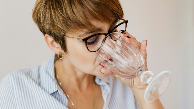 Alimentação equilibrada, atividade física em horários adequados, hidratação constante, roupas leves e cuidado com o sono são essenciais nessa fase - Pexels/Karolina Grabowska