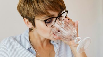 Alimentação equilibrada, atividade física em horários adequados, hidratação constante, roupas leves e cuidado com o sono são essenciais nessa fase - Pexels/Karolina Grabowska