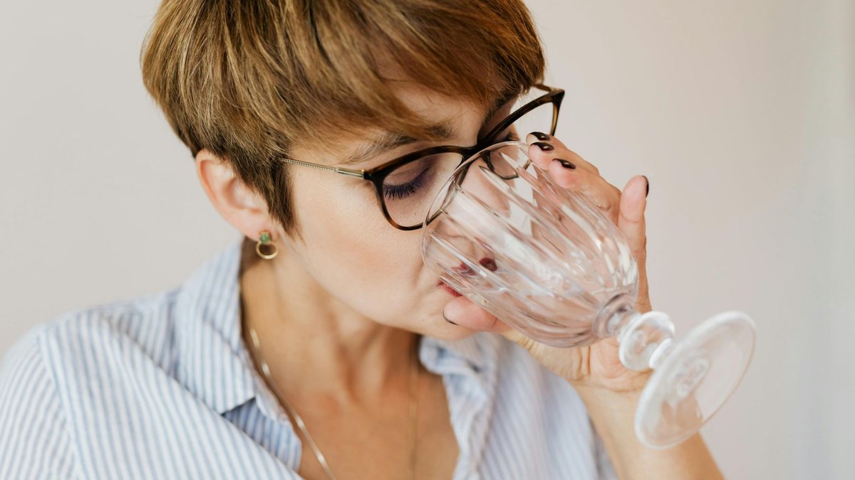 Alimentação equilibrada, atividade física em horários adequados, hidratação constante, roupas leves e cuidado com o sono são essenciais nessa fase - Pexels/Karolina Grabowska