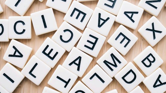 Apesar de não ser uma deficiência intelectual, dislexia pode causar dificuldades persistentes na leitura e na escrita e trazer ao longo da vida - Pexels/Kathy Jones