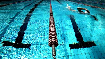 No último sábado, seis pessoas foram intoxicadas e uma morreu após praticar natação; médico explica como o cloro usado nas piscinas pode causar danos - Pixabay