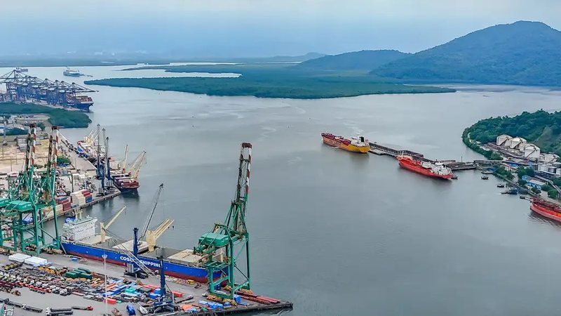 Acidente ocorreu na travessia entre Santos e Guarujá; balsas estavam fora de operação - Ricardo Stuckert / PR