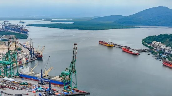 Acidente ocorreu na travessia entre Santos e Guarujá; balsas estavam fora de operação - Ricardo Stuckert / PR