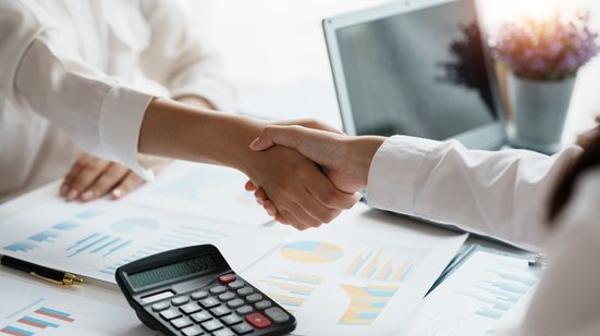 Programa oferece descontos de até 75% sobre juros e multas e parcelamento de até 120 vezes - Envato