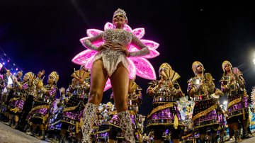 Rosas de Ouro na apresentação de 2025. Este ano é a quinta a desfilar - Paulo Pinto / Agência Brasil