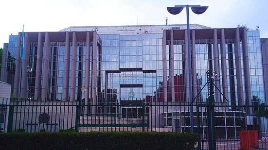 Sede mundial da Interpol, em Lyon, França;  força-tarefa liderada pelo Brasil se reunirá em Buenos Aires - Wikimedia Commons