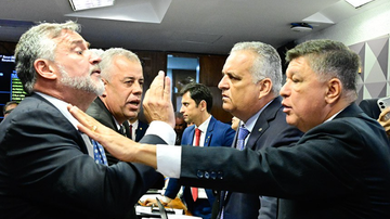 Após a proclamação do resultado houve tumulto na sala, com questionamentos sobre a contagem de votos - Geraldo Magela/Agência Senado