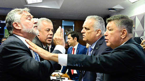 Após a proclamação do resultado houve tumulto na sala, com questionamentos sobre a contagem de votos - Geraldo Magela/Agência Senado