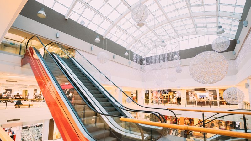 Possível queda dos juros pode favorecer consumo, prevê Abrasce - Envato