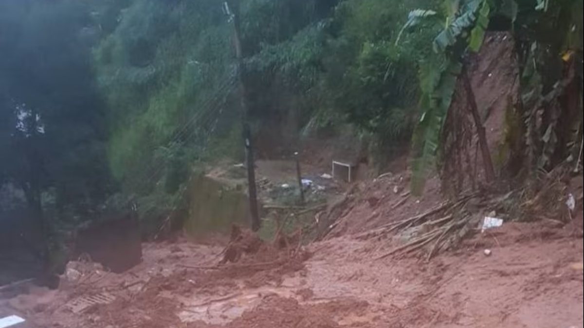 Chuva deixa rastro de destruição e causa mortes em Juiz de Fora e Ubá - Divulgação/Corpo de Bombeiros de Minas Gerais