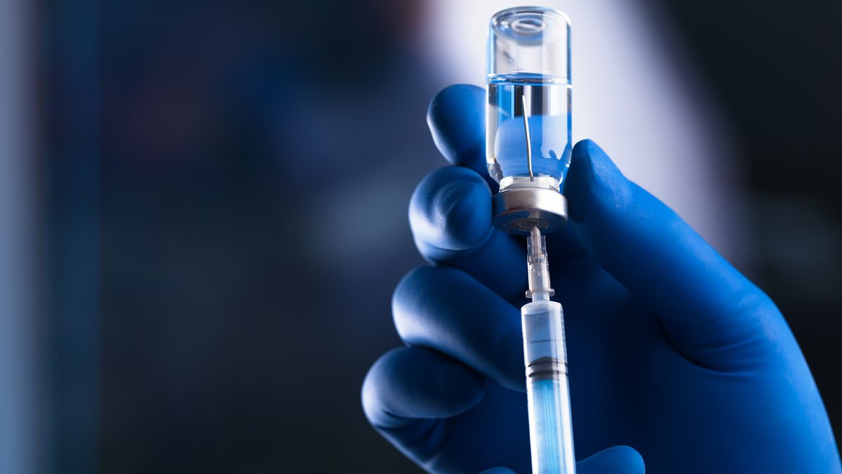 Nesta primeira etapa, estão sendo imunizados profissionais da Atenção Primária à Saúde - Adobe Stock