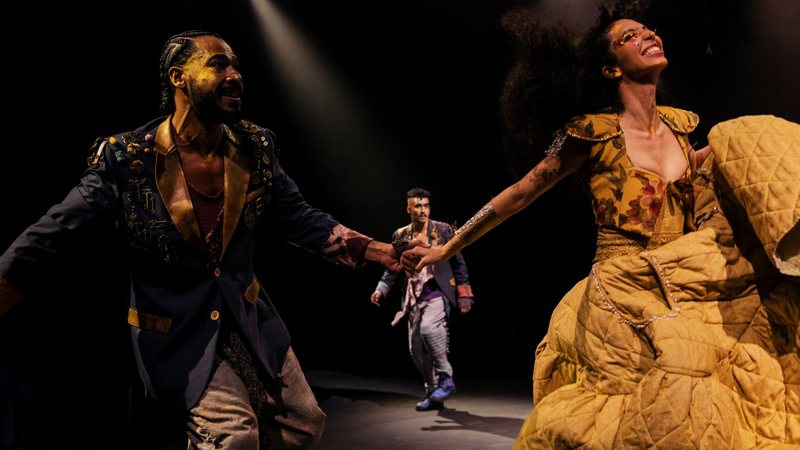 Peça A Máquina, adaptação de João Falcão, com novo elenco - Divulgação/Flora Negri