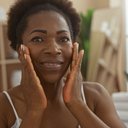 Protetor solar e hidratação devem fazer parte da rotina de cuidados diários com a pele mesmo nos dias frios - AdobeStock