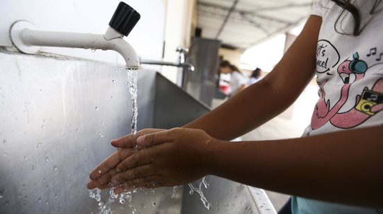 Brasil reduziu pela metade o número de escolas públicas sem acesso à água entre 2024 e 2025 - Marcelo Camargo/Agência Brasil