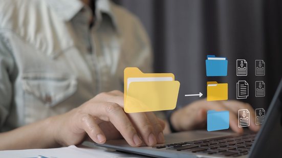 Backup é importante porque guarda os dados na nuvem e não em um aparelho físico - Adobe Stock