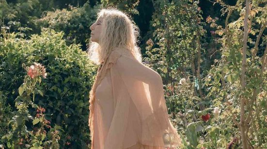 Barbra Streisand estreou nos palcos da Broadway na década de 1960 - Redes Sociais/Instagram via @barbrastreisand