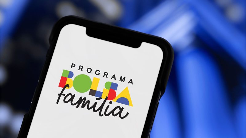 O limite para recebimento do Bolsa Família é renda de R$ 218,00 por pessoa - Adobe Stock