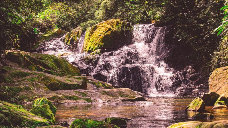 O principal encanto de Paranapiacaba são as trilhas e as cachoeiras - Adobe Stock