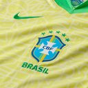 Procura por camisa da seleção brasileira salta 322% com proximidade da Copa