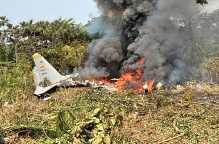 Aeronave Hércules cai durante decolagem em Puerto Leguízamo, na Colômbia - Reprodução/Redes Sociais