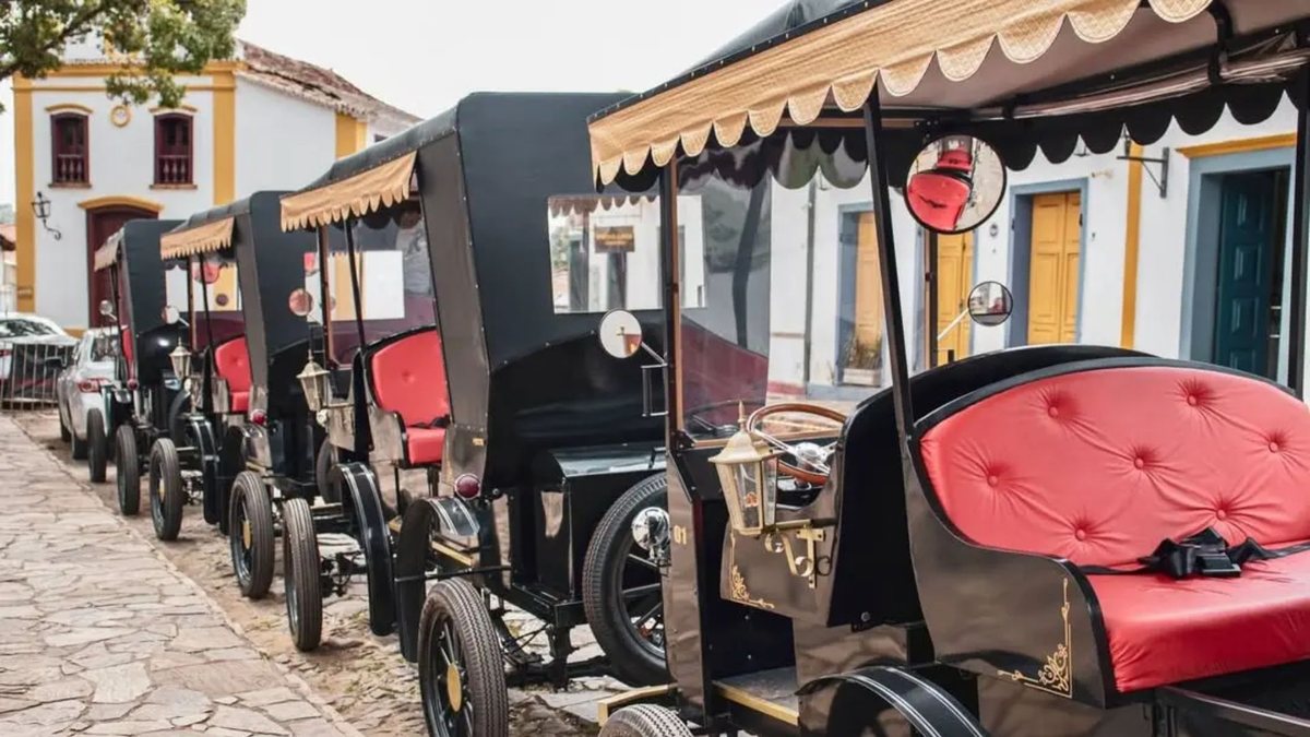 Objetivo é manter os passeios turísticos tradicionais e os empregos dos charreteiros, mas sem usar força animal - Divulgação / Prefeitura de Tiradentes
