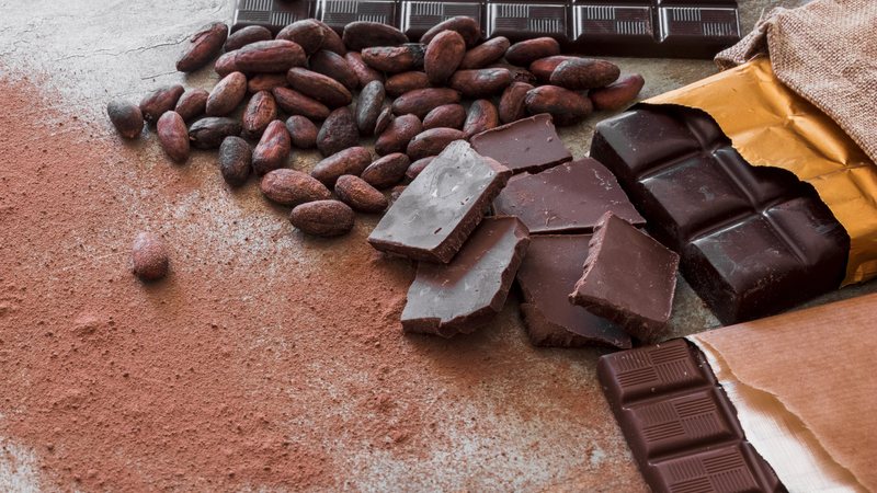 Chocolates com maior concentração de cacau e poucos ingredientes indicam melhor qualidade, segundo especilialista - Banco de Imagens / Freepik