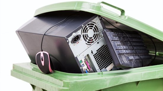 Estudo da Gartner prevê queda na produção de computadores e celulares para 2026 - Adobe Stock