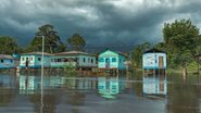 Comunidades ribeirinhas vivem às margens dos rios na região amazônica - Adobe Stock