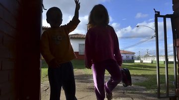 A violência vicária é aquela praticada contra filhos, dependentes, parentes ou pessoas da rede de apoio da mulher - Arquivo/Marcello Casal Jr./Agência Brasil