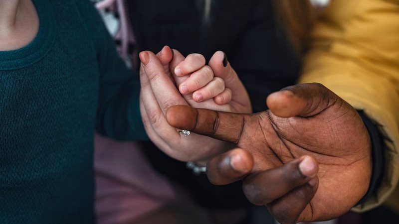 Constituição proíbe distinções entre filhos biológicos e adotivos - Envato