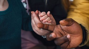 Constituição proíbe distinções entre filhos biológicos e adotivos - Envato
