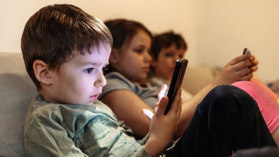 Novas regras atingem redes sociais, jogos online e outros serviços digitais - Adobe Stock