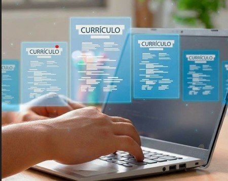 A maneira como o currículo é estruturado pode garantir participação na etapa inicial da seleção - Envato