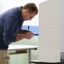 Patrão pedindo voto no trabalho? Saiba como identificar assédio eleitoral