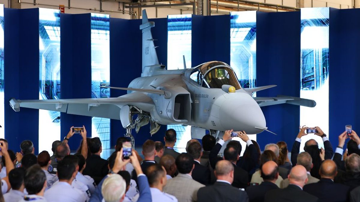 O Gripen F-39E pode atingir 2.470 km/h, equivalente a duas vezes a velocidade do som - Divulgação/Embraer