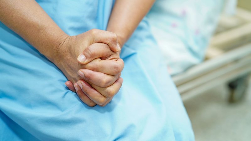 A vítima deverá ser encaminhada ao exame de corpo de delito com prioridade máxima de atendimento - Envato