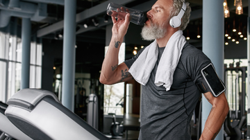 Café, pré\u002Dtreino ou energético: qual é a melhor opção antes de se exercitar?