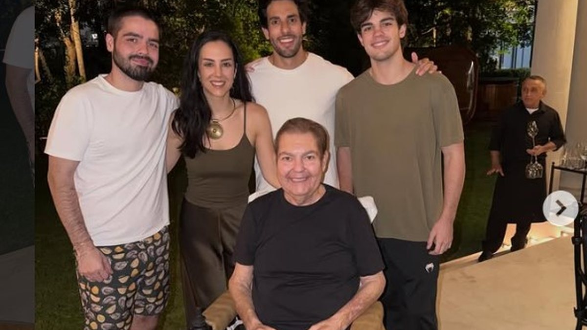 Faustão com os filhos e o genro na comemoração do aniversário de Lara, a sua primogênita - Reprodução / Instagram / @joaosilva