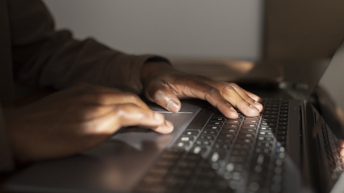 Criminosos usam falsas cobranças de operadoras para enganar consumidores e induzir pagamentos indevidos - Freepik