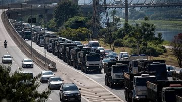 Ministério dos Transportes quer garantir valor de frete mínimo para caminhoneiros - Felipe Rau/Estadão Conteúdo
