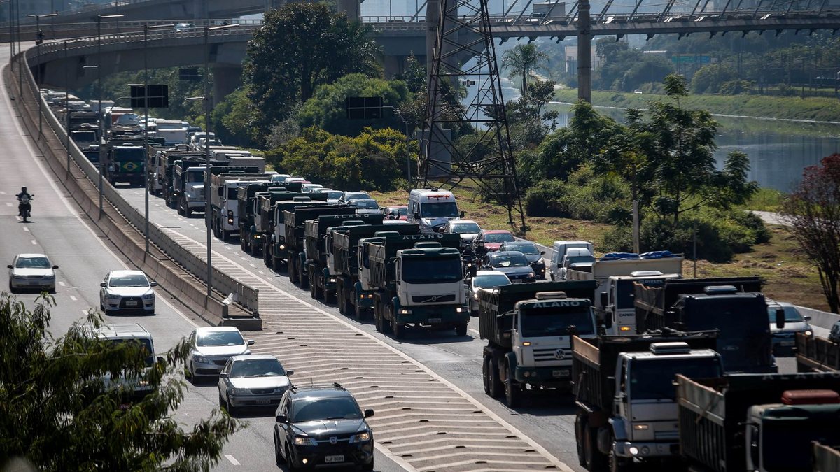 Ministério dos Transportes quer garantir valor de frete mínimo para caminhoneiros - Felipe Rau/Estadão Conteúdo