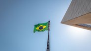 Lei retira a necessidade de a escola hastear a bandeira - Envato