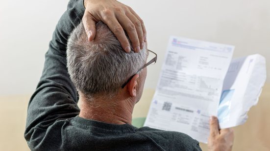 Para pessoas na faixa etária entre 41 e 60 anos, a inadimplência passou de 31,71% para 34,99% - Adobe Stock