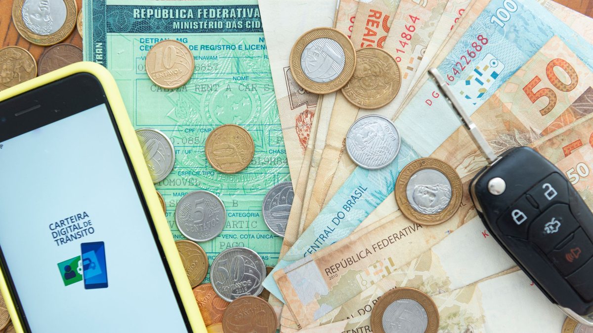 Atraso no IPVA gera multa diária de 0,33% e cobrança de juros - Adobe Stock