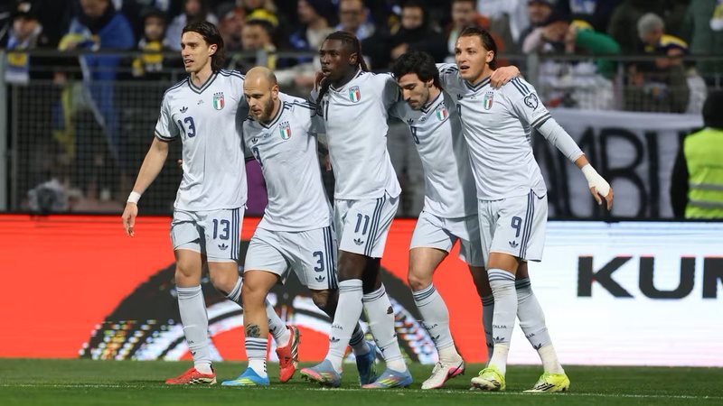 Os italianos Riccardo Calafiori, Federico Gatti e Gianluca Mancini fizeram grandes cortes de cabeça. - FIFA Word Cup 2026/Divulgação