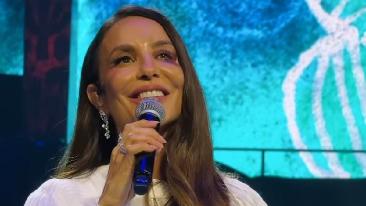 A queda provocou ferimentos no rosto da cantora e a levou para o hospital - Reprodução Instagram