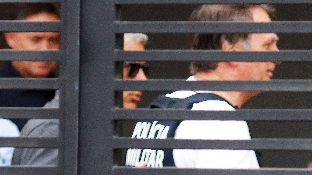 Jair Bolsonaro (PL) teve alta hospitalar nesta sexta-feira (27) após passar duas semanas internado - Wilton Junior/Estadão Conteúdo