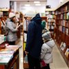 Venda de livros físicos cresceu 6,5% em 2025, puxado por obras gerais - Envato