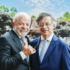 Na Colômbia para participar do Fórum Celac-Africa, Lula se encontrou com Gustavo Petro, presidente do país - Ricardo Stuckert / PR