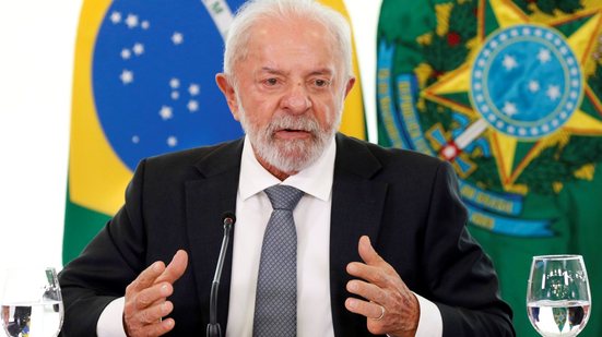 Pesquisa indica empate técnico entre Lula e Flávio Bolsonaro no 2º turno - Bruno Peres/Agência Brasil